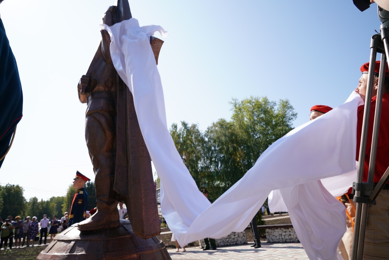 В Мишкинском районе Башкирии открыли памятник герою войны Гази Загитову