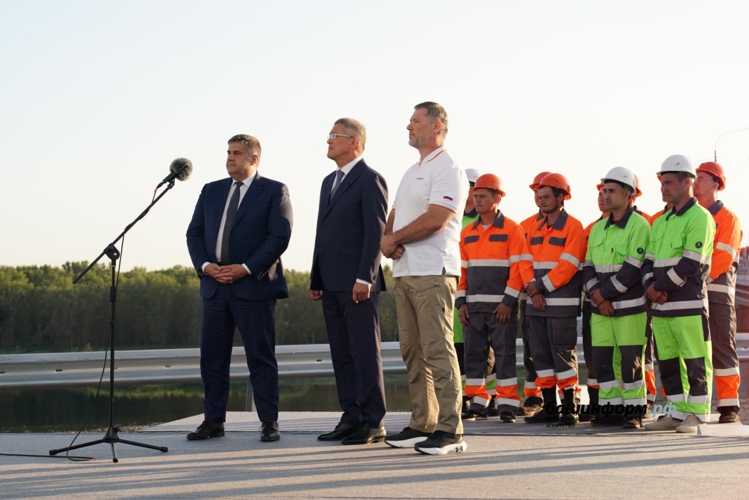 Владимир Путин и Радий Хабиров запустили движение по новой дороге в Башкирии