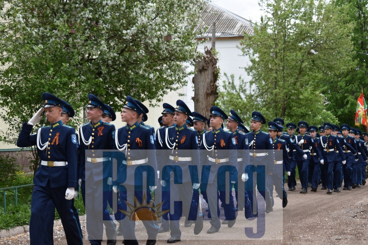 Празднование Дня Победы продолжилось у домов ветеранов