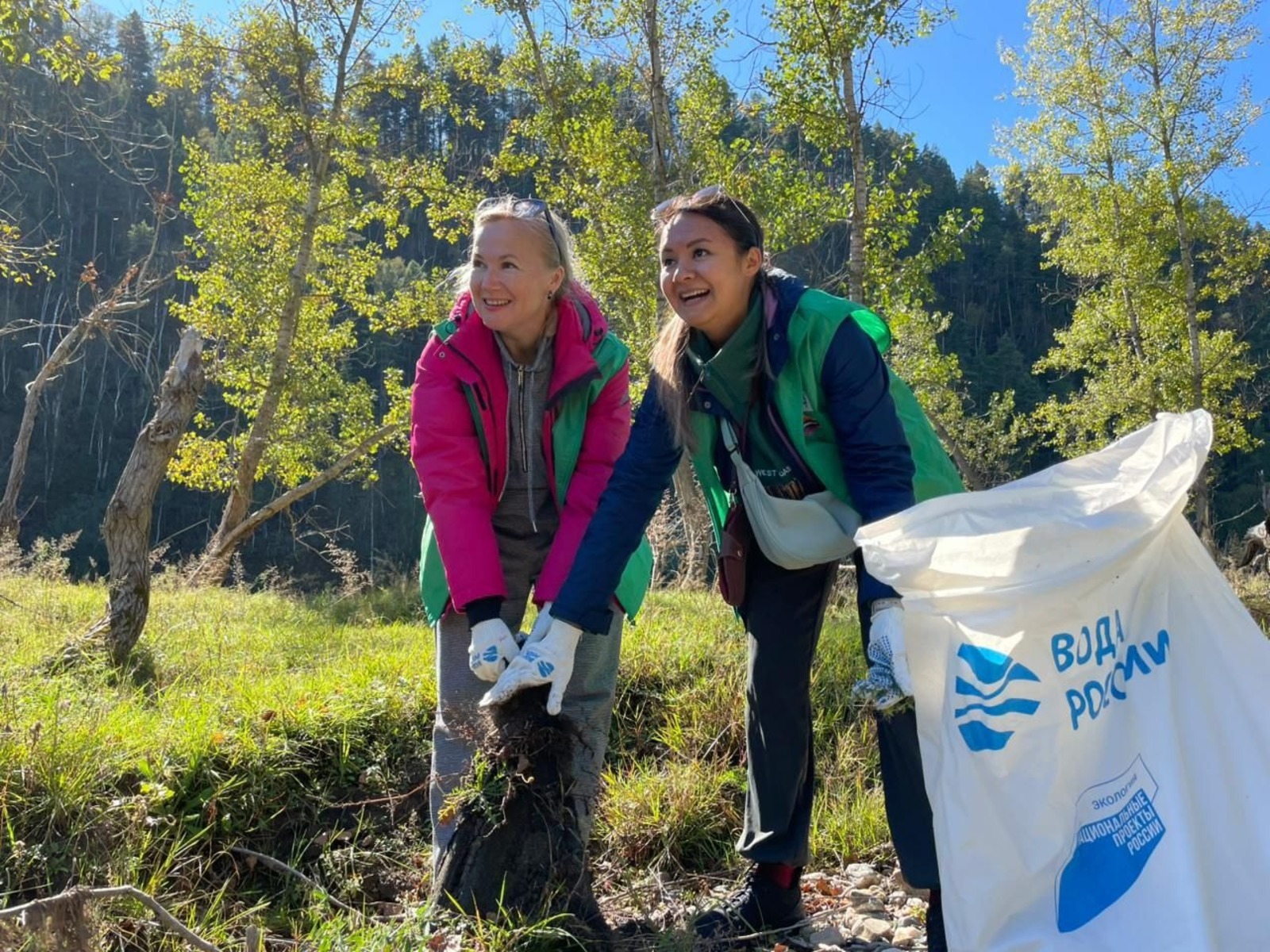 В Башкирии экоактивисты прибрались на берегу реки Белой
