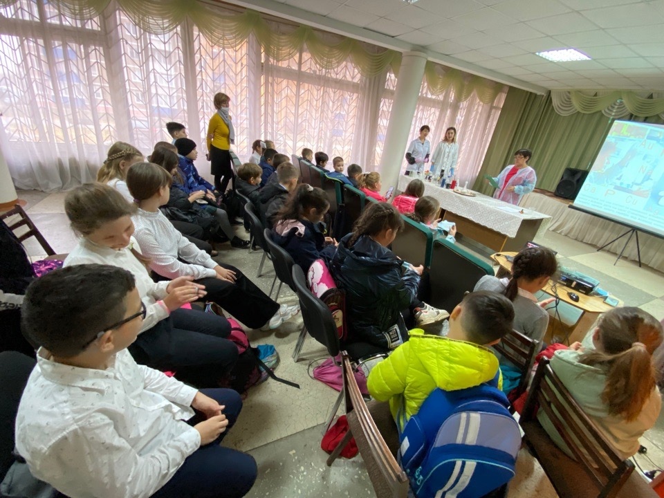 Гимназистов пригласили в Центр национальных культур