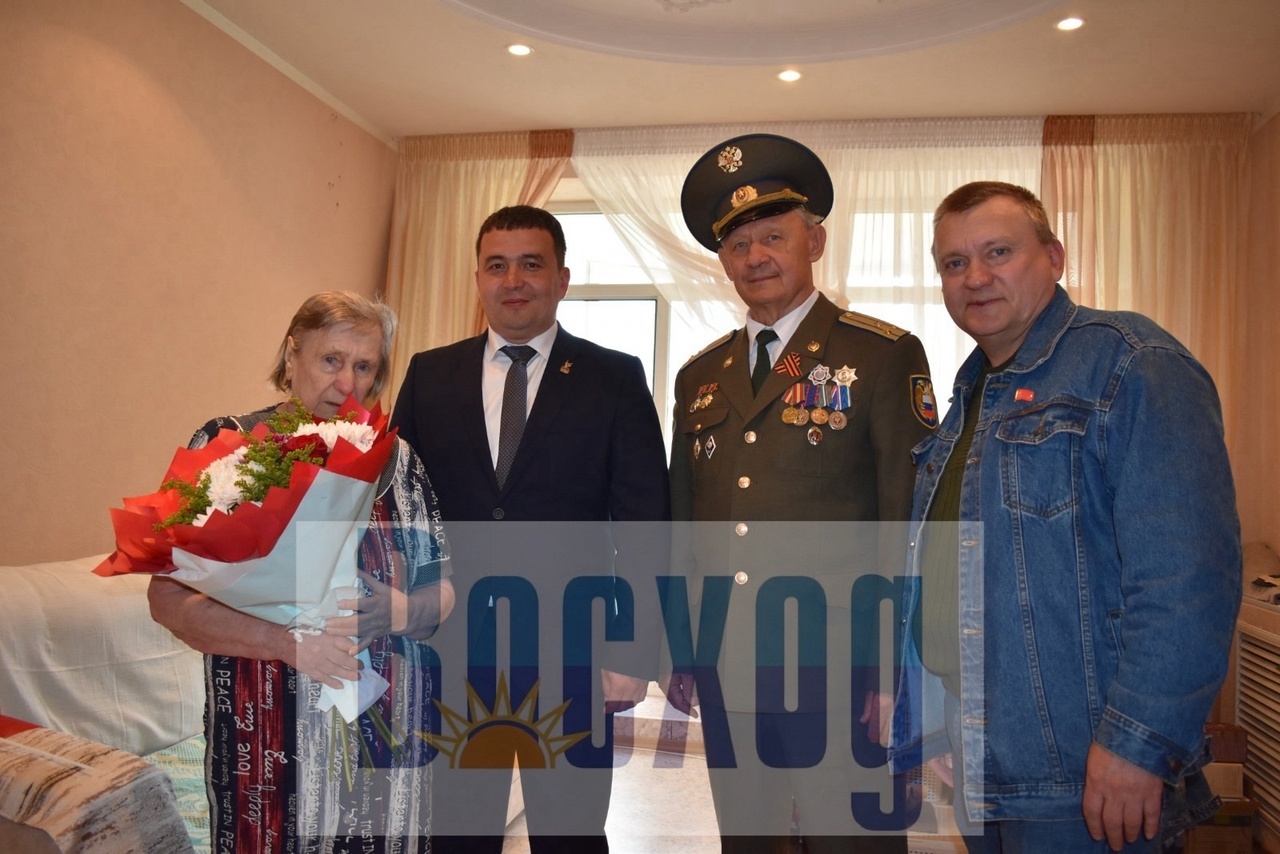 Празднование Дня Победы продолжилось у домов ветеранов