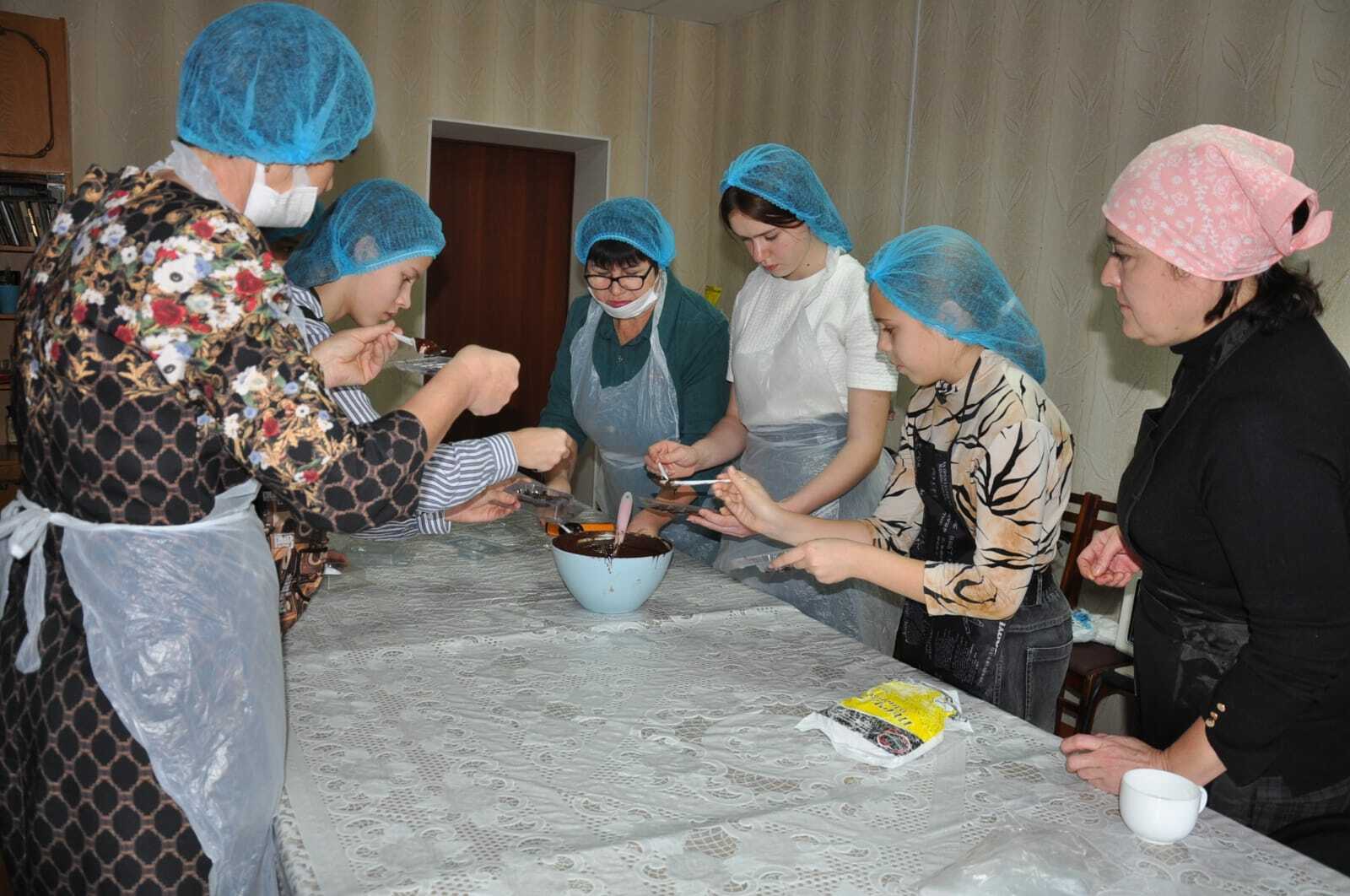 В редакции газеты «Восход» г. Ишимбая прошёл мастер-класс по изготовлению шоколада