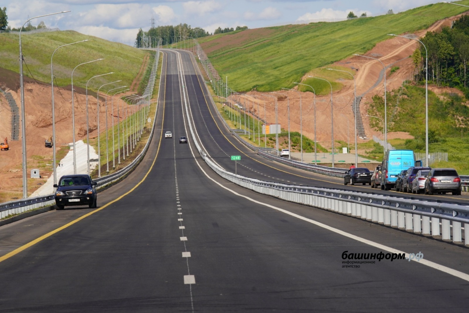 Владимир Путин и Радий Хабиров запустили движение по новой дороге в Башкирии