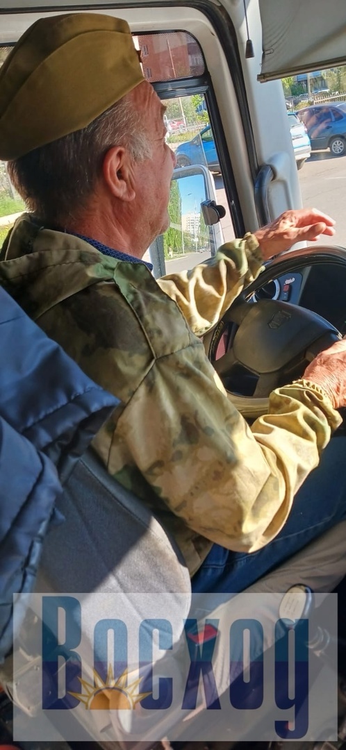 Георгиевские ленточки в пути: праздничное настроение - каждому пассажиру!