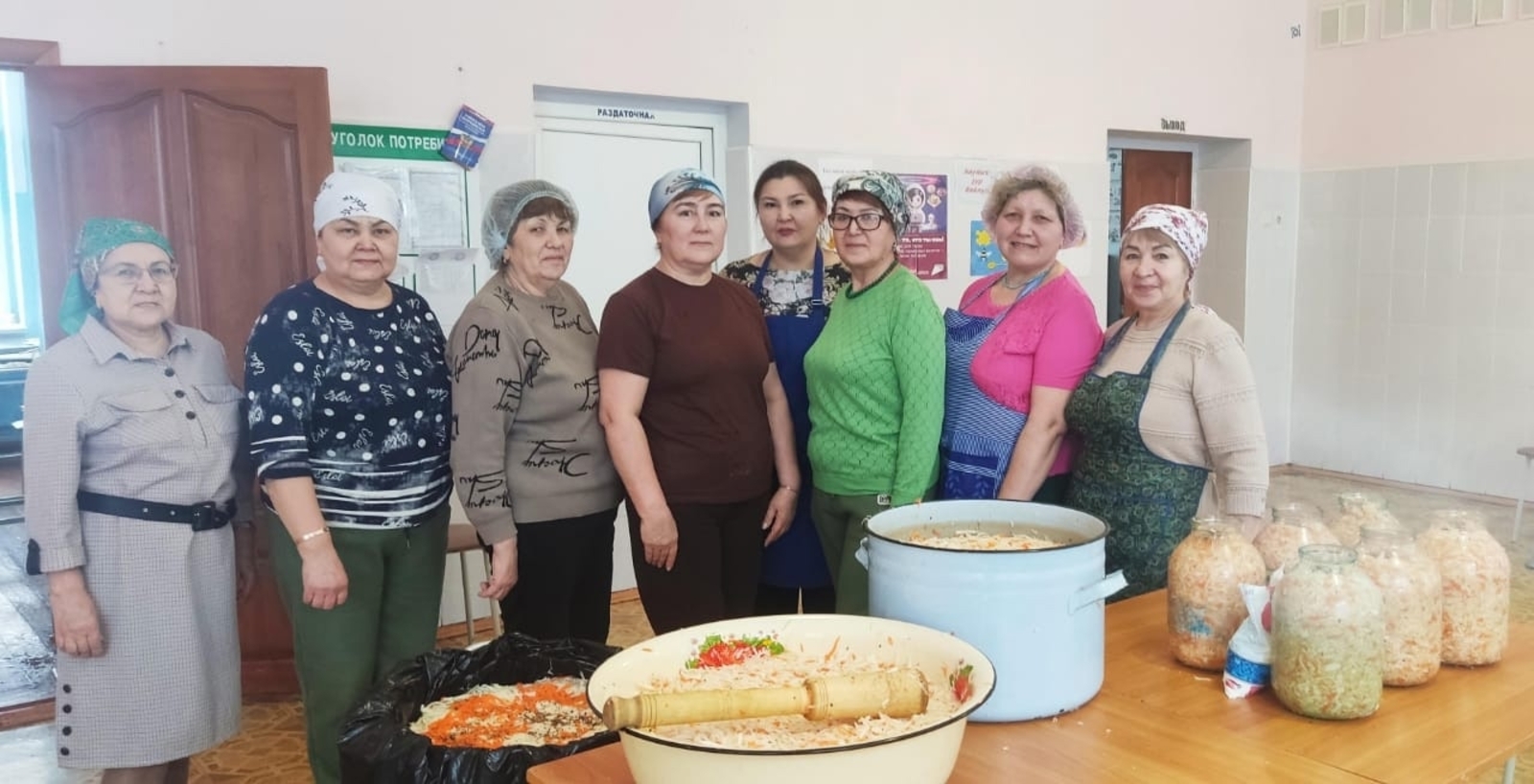 В Ишимбайском районе активистки отправят бойцам СВО вкусный и полезный продукт