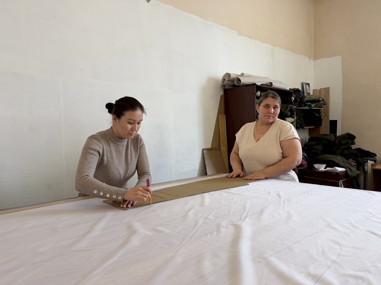 В Башкирии волонтёрское движение «По зову сердца» шьёт одежду для бойцов СВО