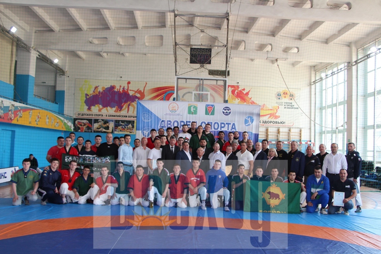 Ишимбайские батыры вошли в тройку сильнейших сельских борцов республики