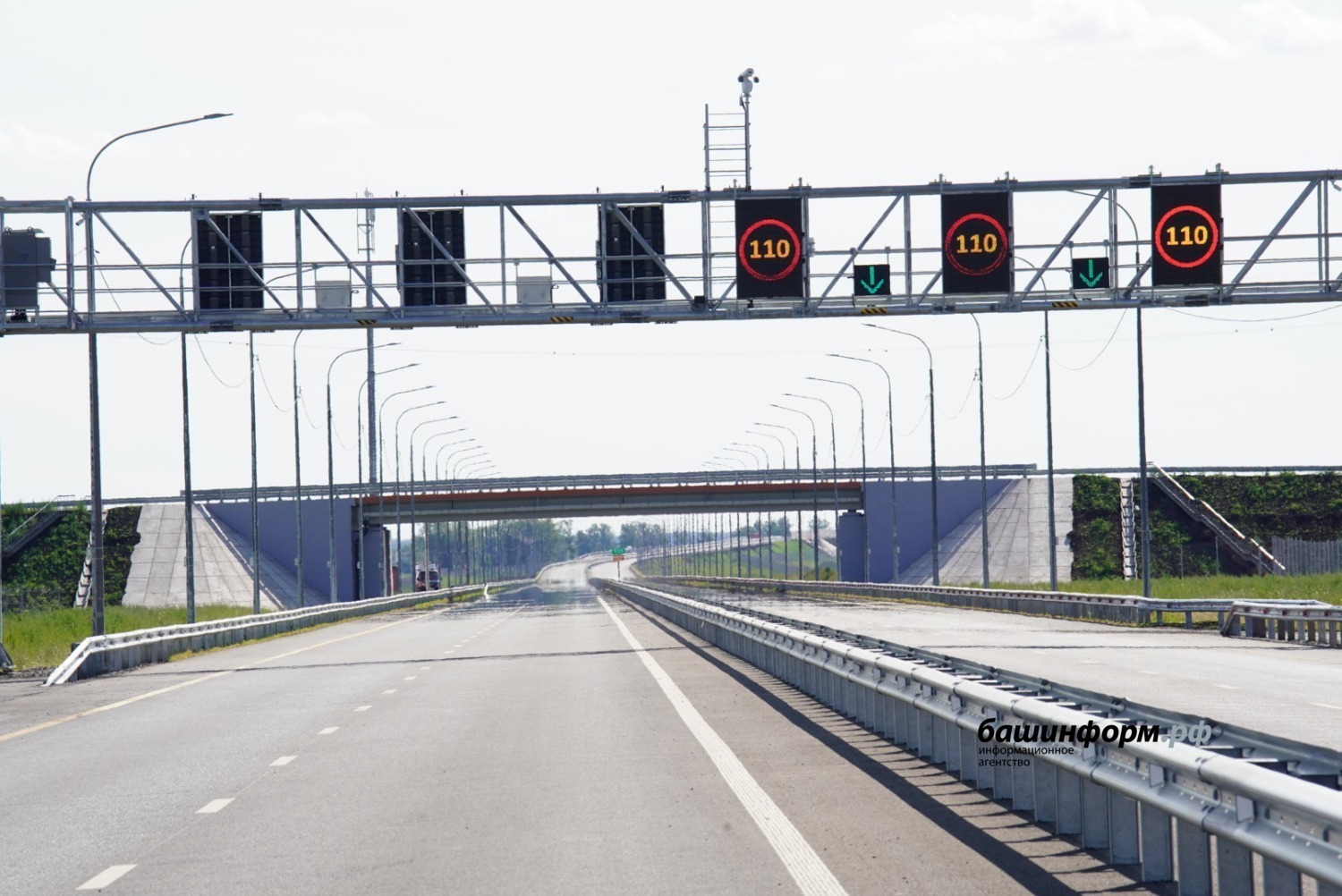 Владимир Путин и Радий Хабиров запустили движение по новой дороге в Башкирии