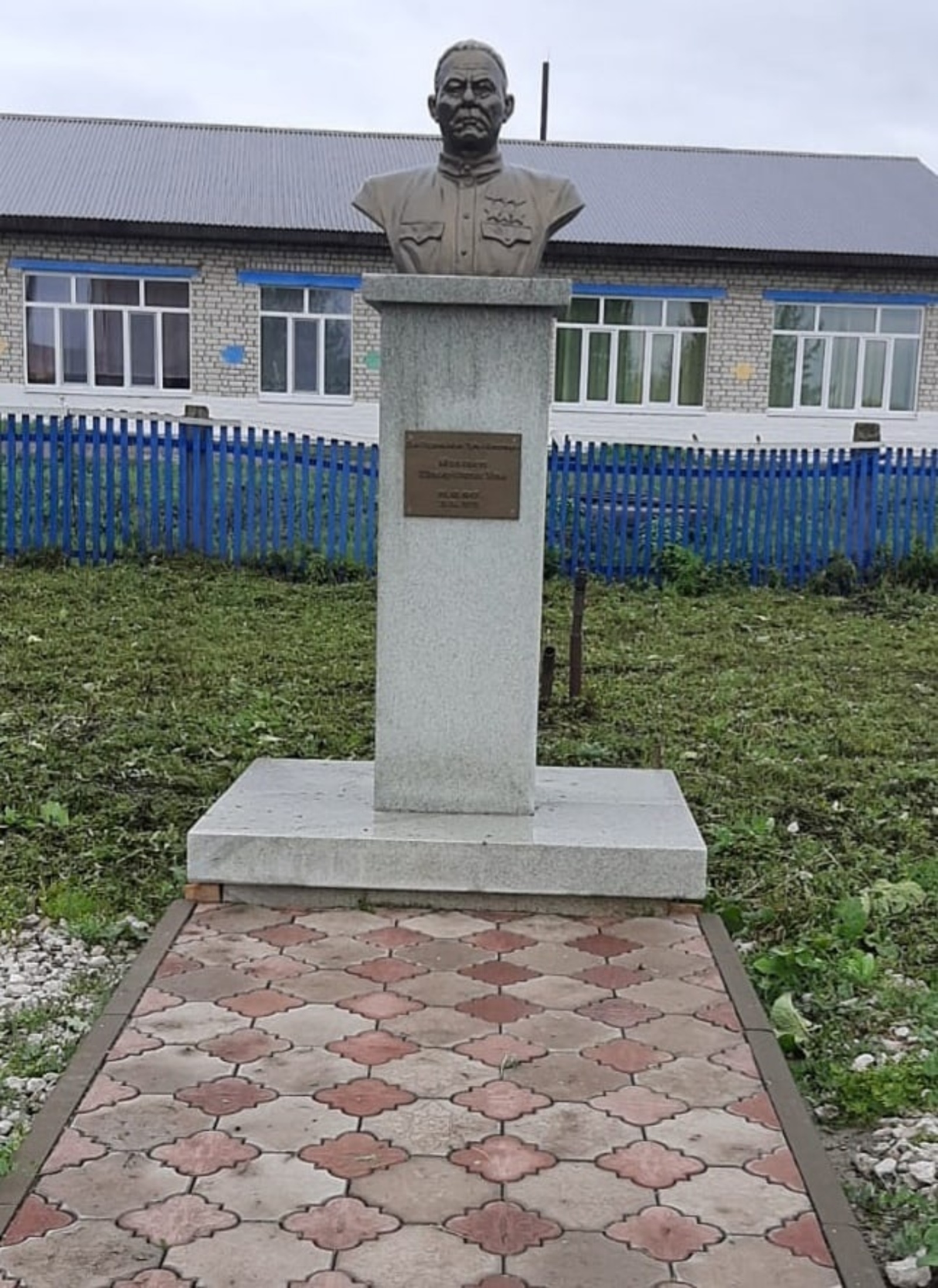 В селе Янурусово в память о ветеране-фронтовике установили бюст