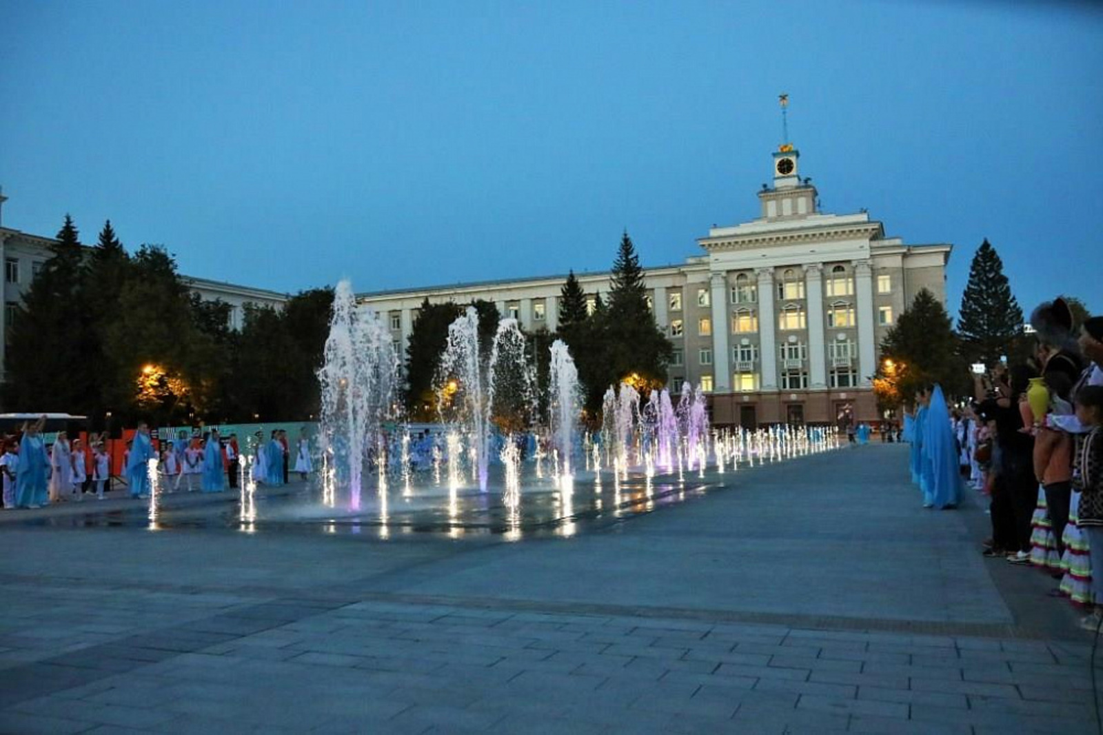 Радий Хабиров запустил в Уфе фонтан на Советской площади