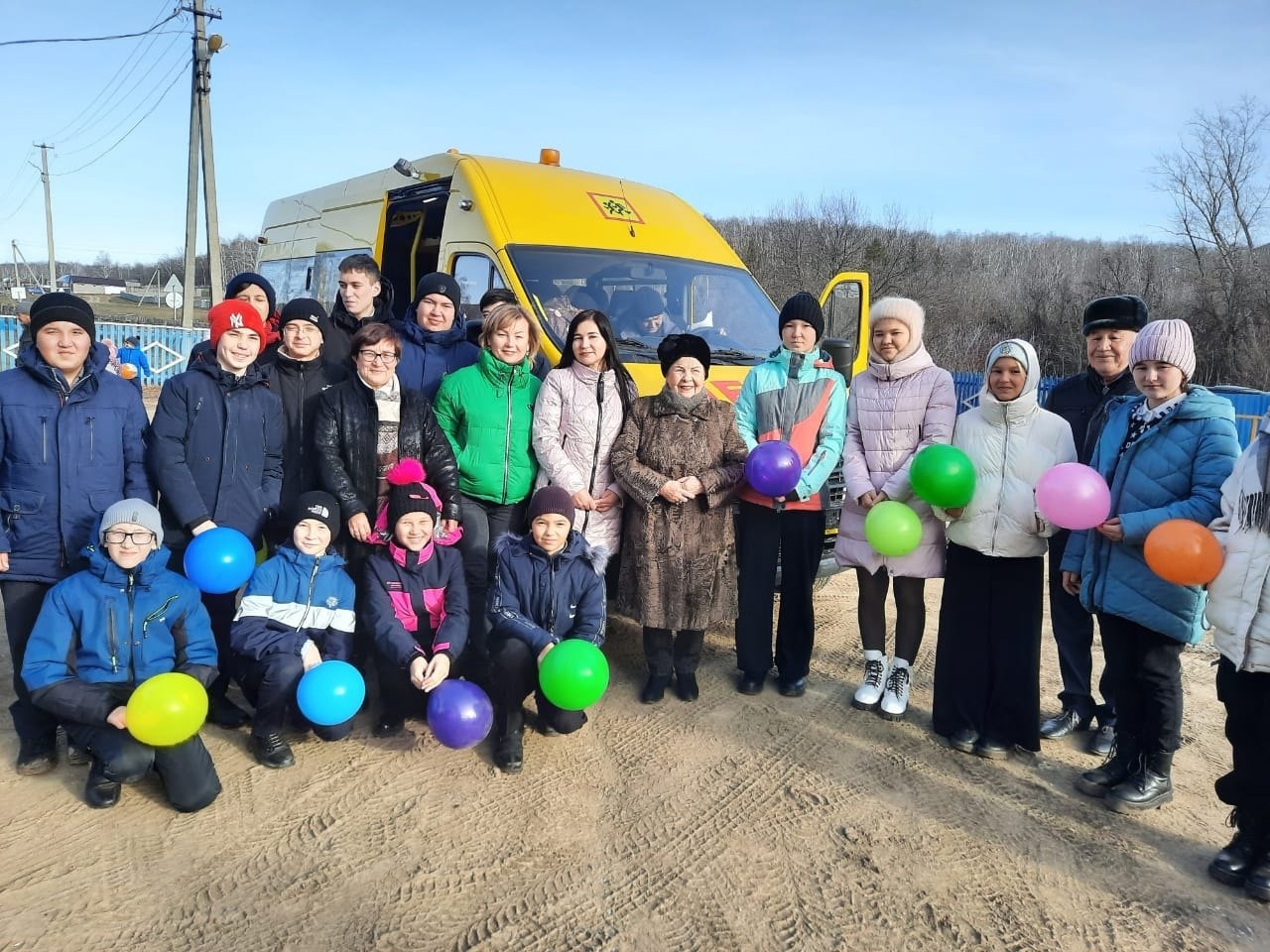Школа в селе Макарово получила новый автобус