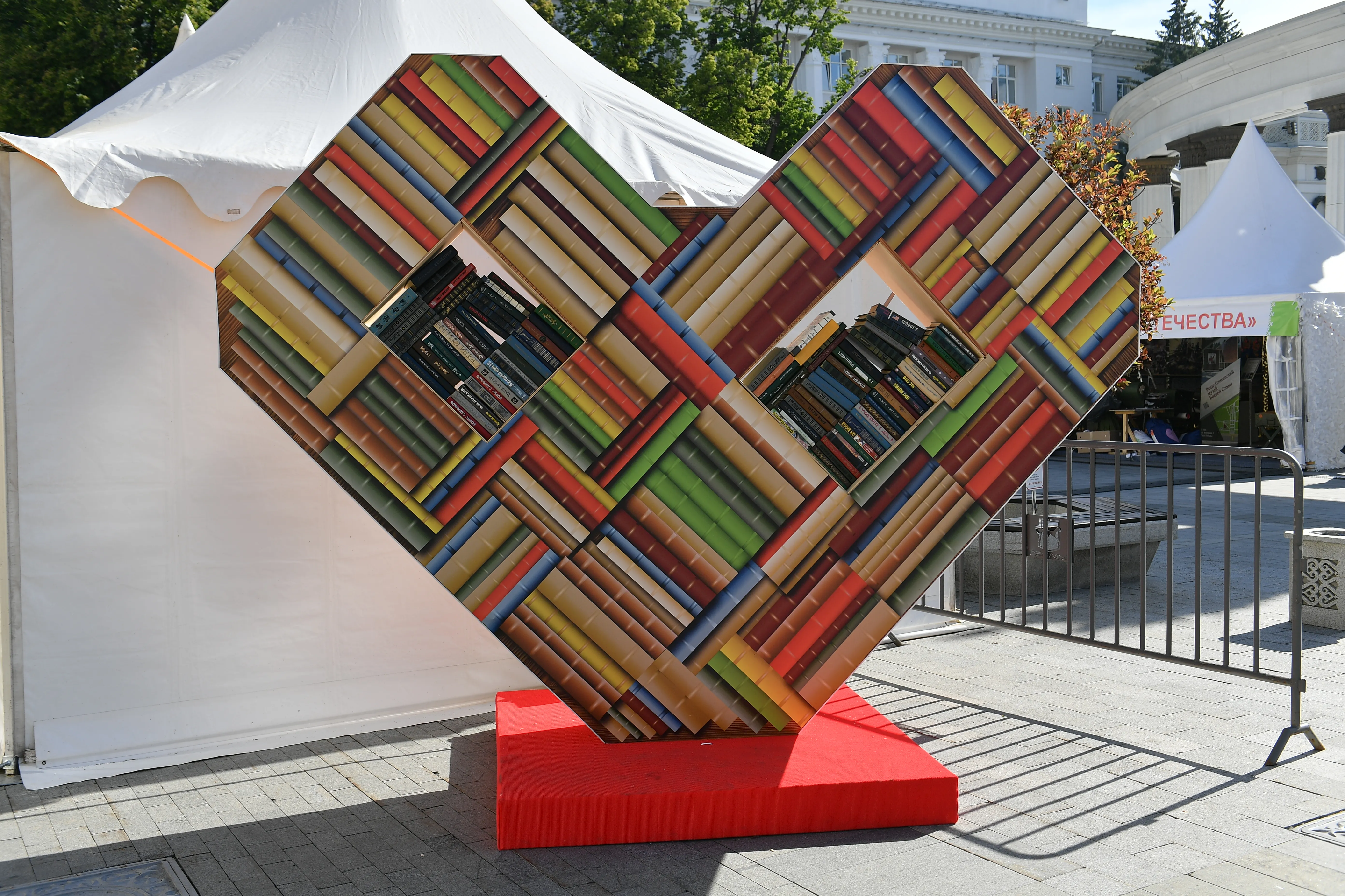 В Уфе стартовал первый день книжной ярмарки «Китап-Байрам»