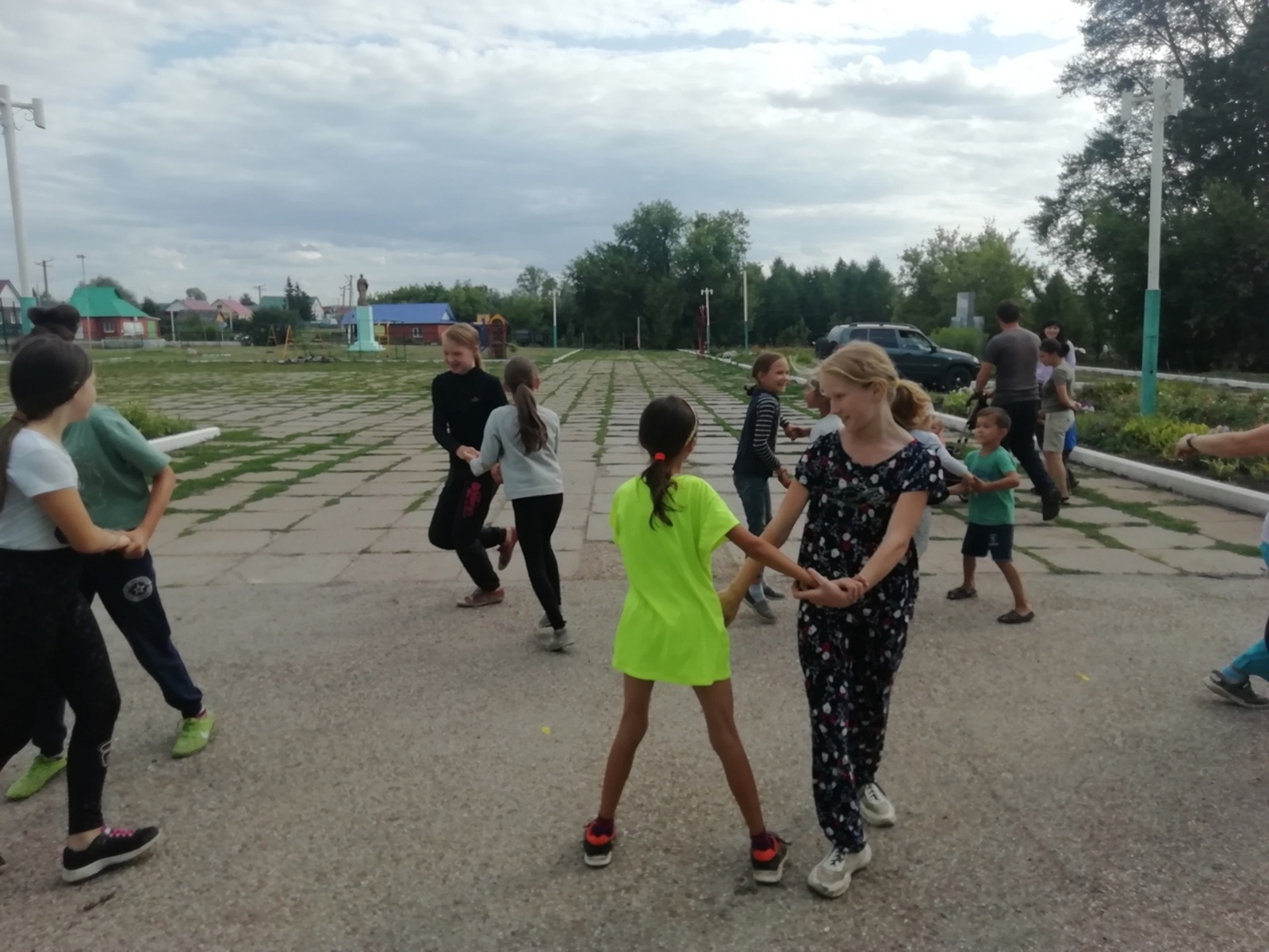 В Петровске провели танцевально-игровую программу