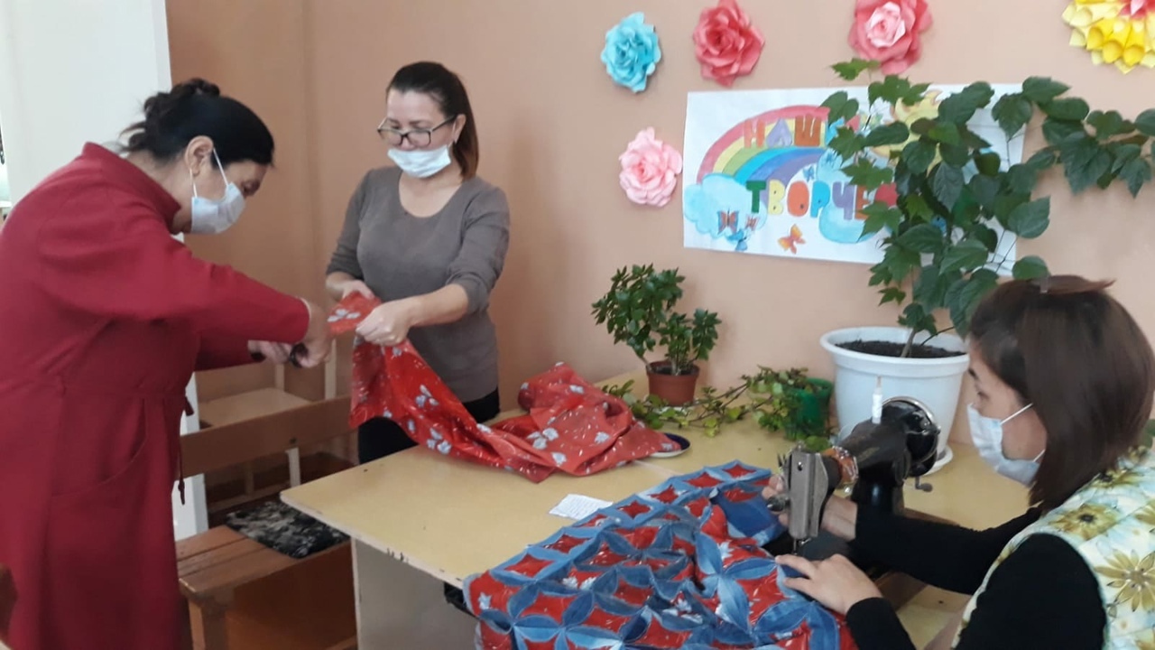 В Кинзекевском сельском доме культуры провели мастер класс по пошиву покрывала из лоскутков