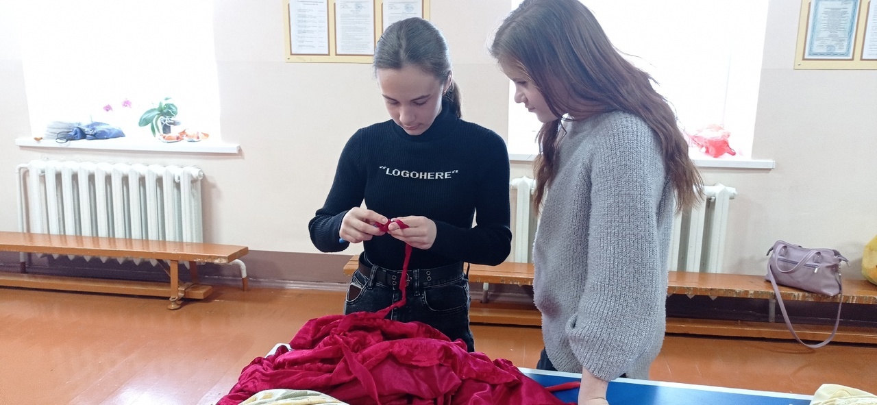 В Ишимбайском районе девушки учились вязать коврики