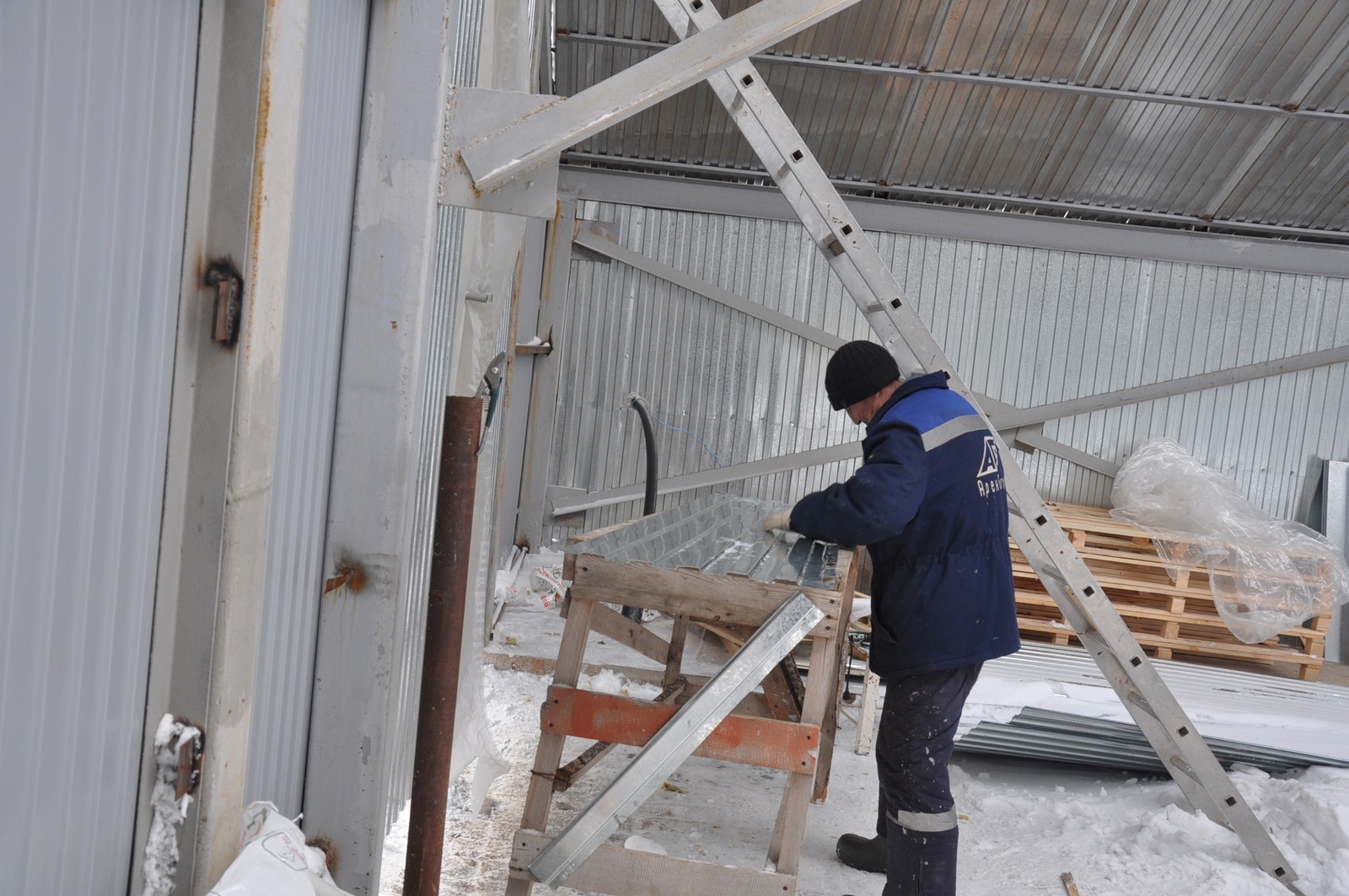 В Ишимбайском КФХ идёт строительство новых корпусов для содержания телят