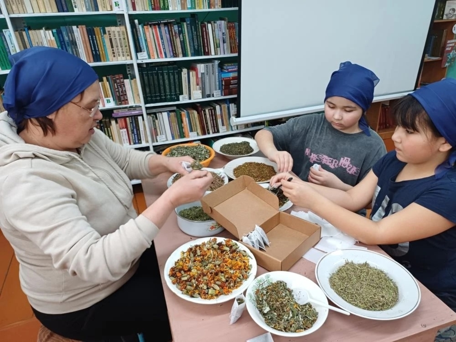 В Башкирии дети упаковали для бойцов спецоперации витаминный чай