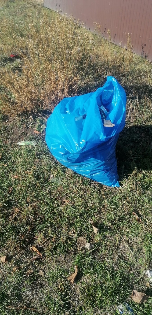 Жители Ишимбая убрали мусор в своём микрорайоне
