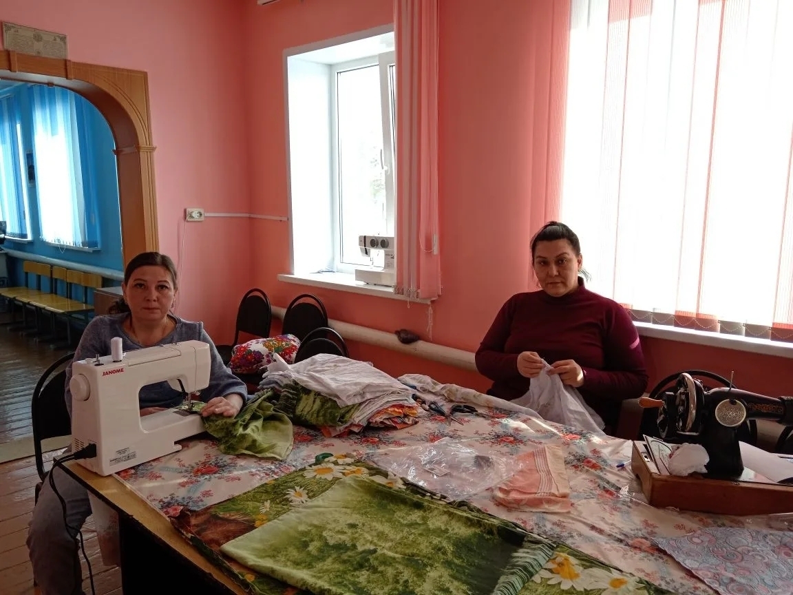Волонтёры Ишимбайского района Башкирии шьют подушки для раненых бойцов СВО
