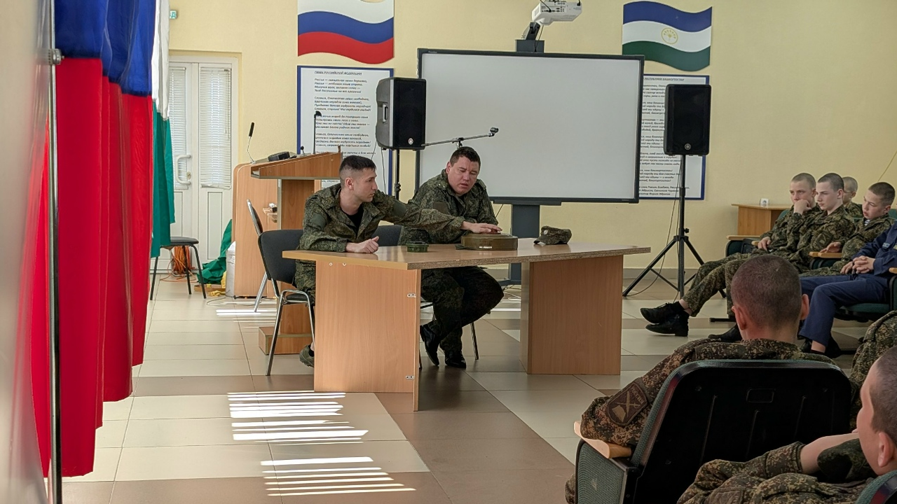 Воспитанники Башкирского кадетского корпуса пообщались с героем СВО