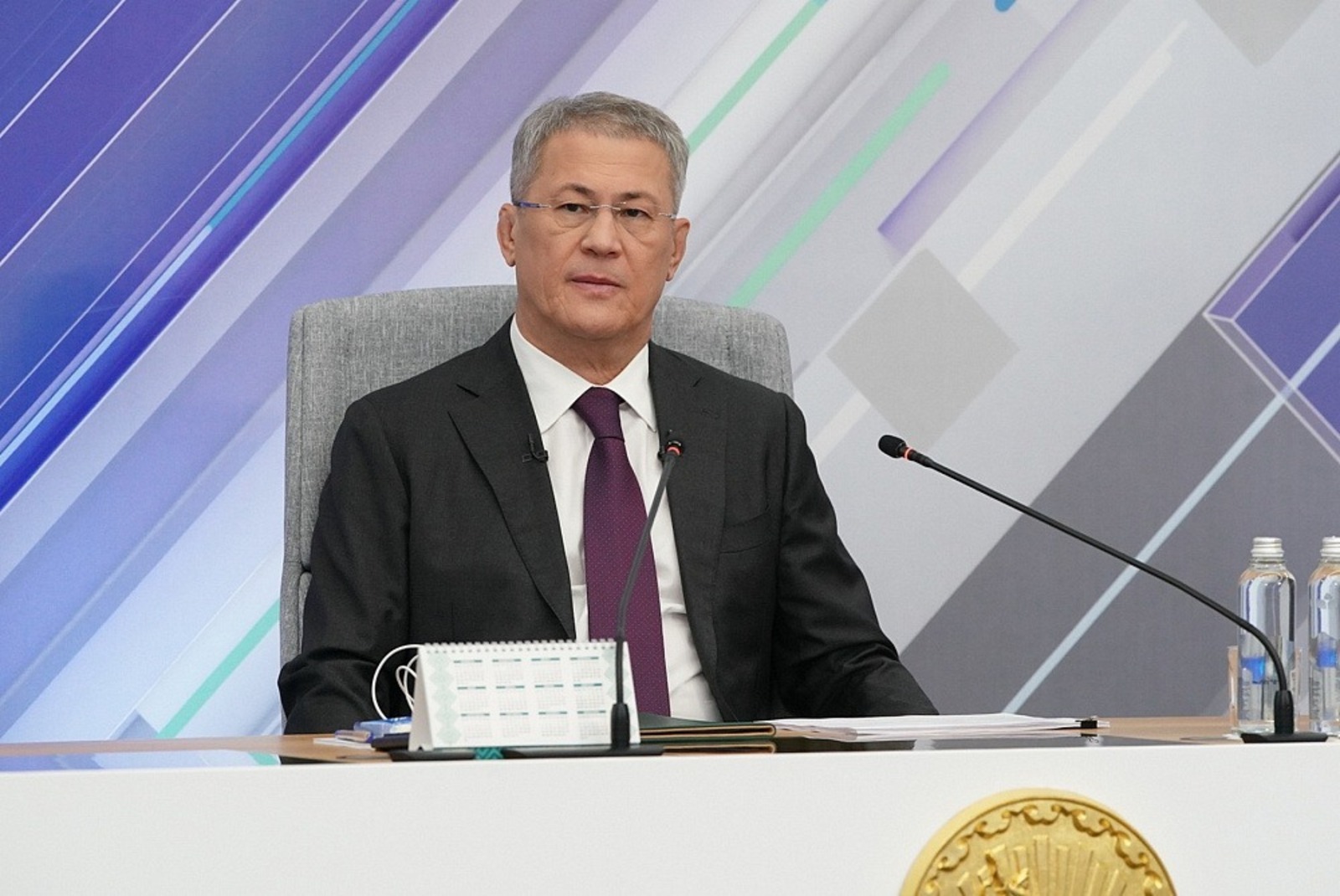 Куда чаще всего присылают вопросы жители на Прямую линию с главой Башкирии?