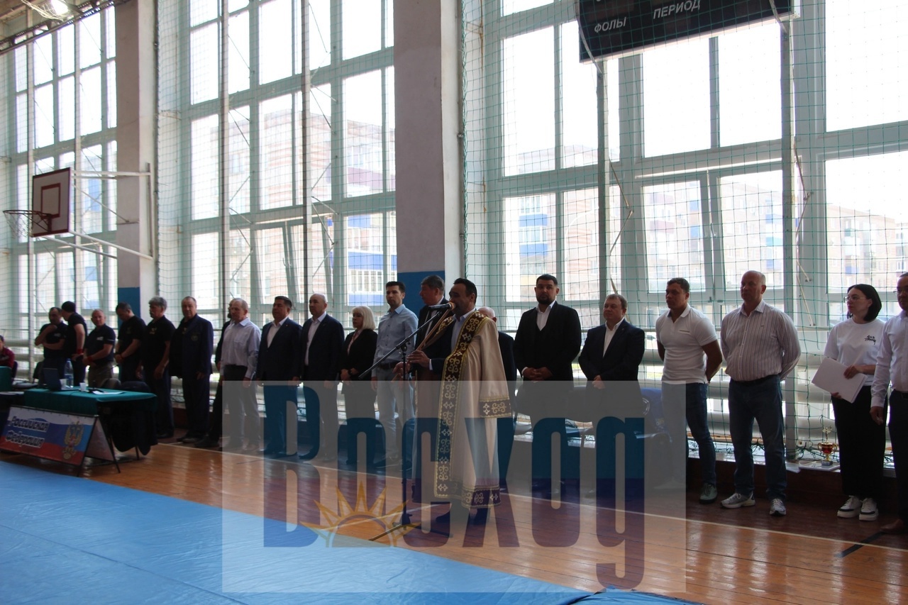 Ишимбайские батыры вошли в тройку сильнейших сельских борцов республики