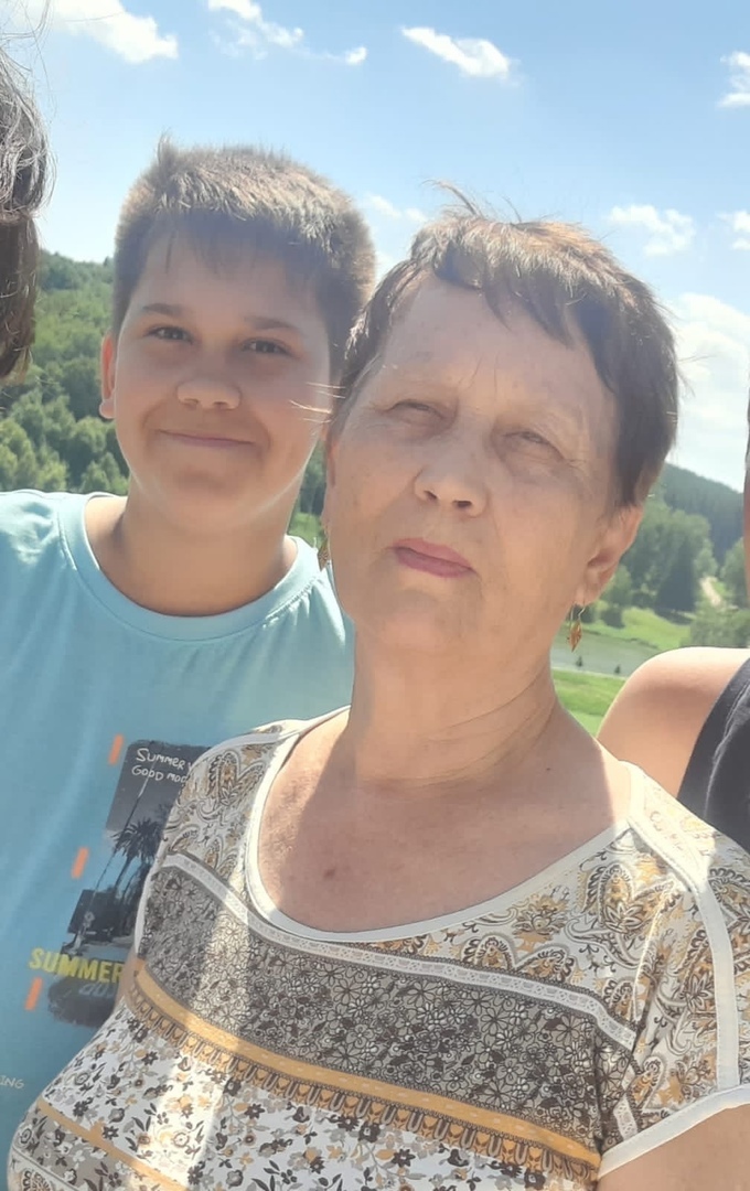 Бабушка с внуком очень любят летние поездки