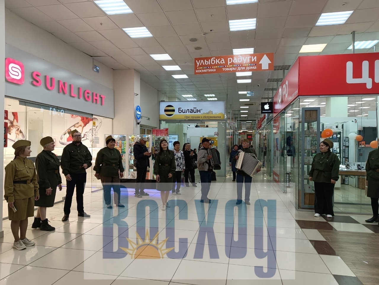 Флешмоб памяти: песни Победы в торговом центре "Ишимбай"