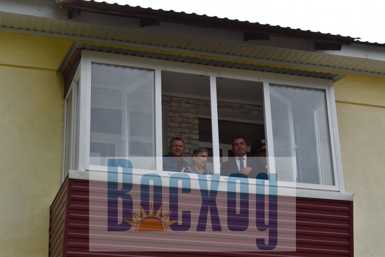 Празднование Дня Победы продолжилось у домов ветеранов