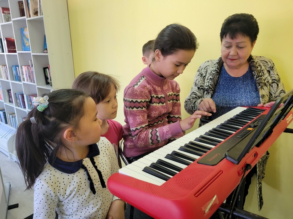 В селе Верхнеиткулово детей познакомили с музыкальными инструментами