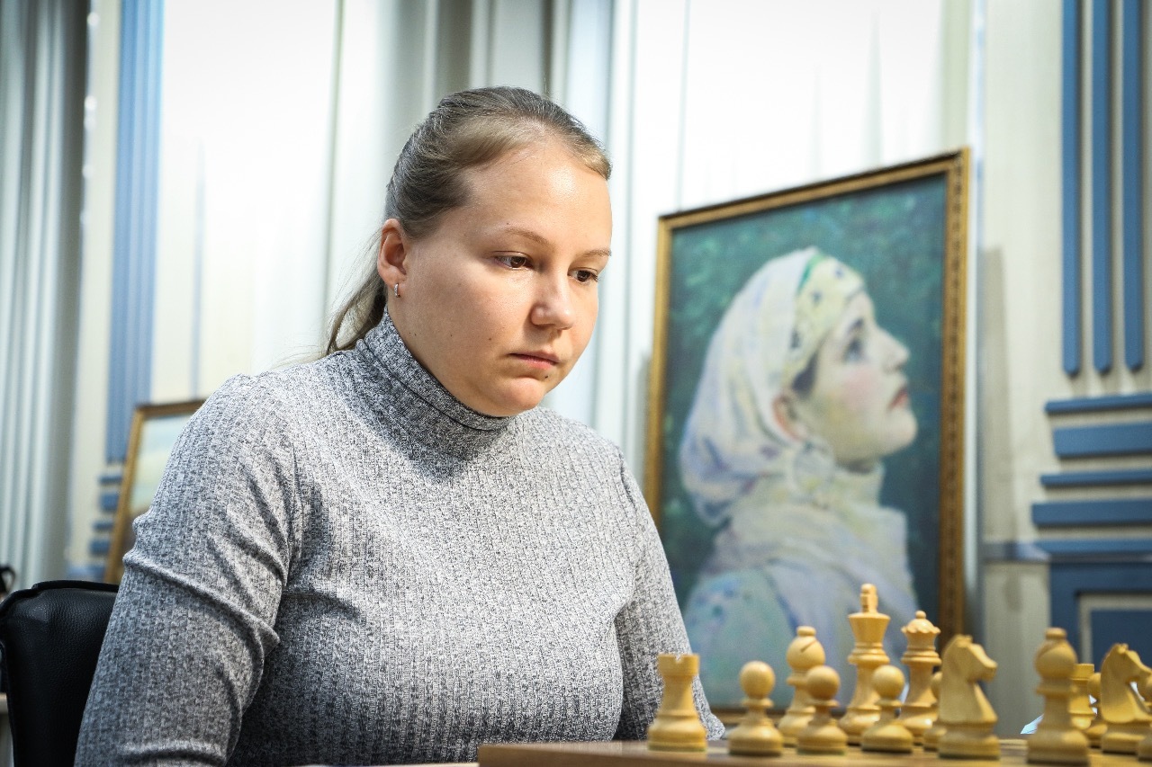 Полина Шувалова догнала лидеров на Суперфинале чемпионата России среди женщин. Никита Витюгов сохраняет лидерство в открытом турнире