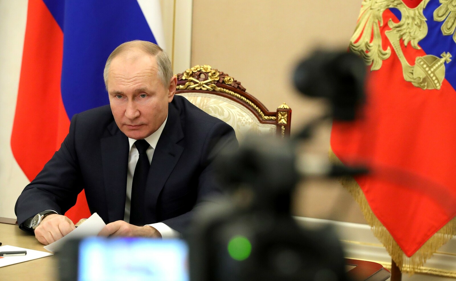 Владимир Путин: нужно минимизировать расходы и не завышать цены на строительство дорог