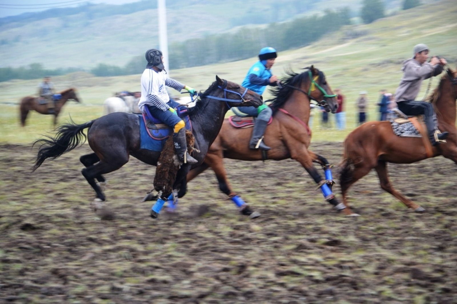 Фестиваль башкирской лошади начался со старинной забавы джигитов