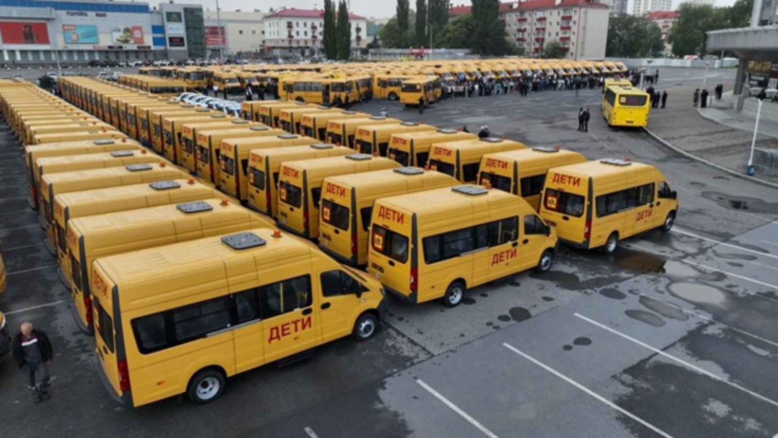 Подарок к 1 сентября: школы Башкирии получили более 200 новых автобусов