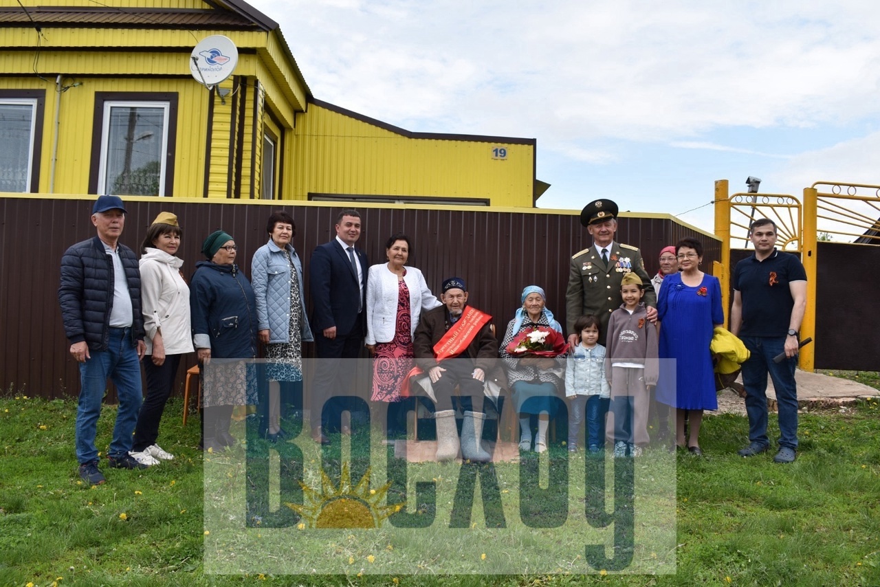 Празднование Дня Победы продолжилось у домов ветеранов