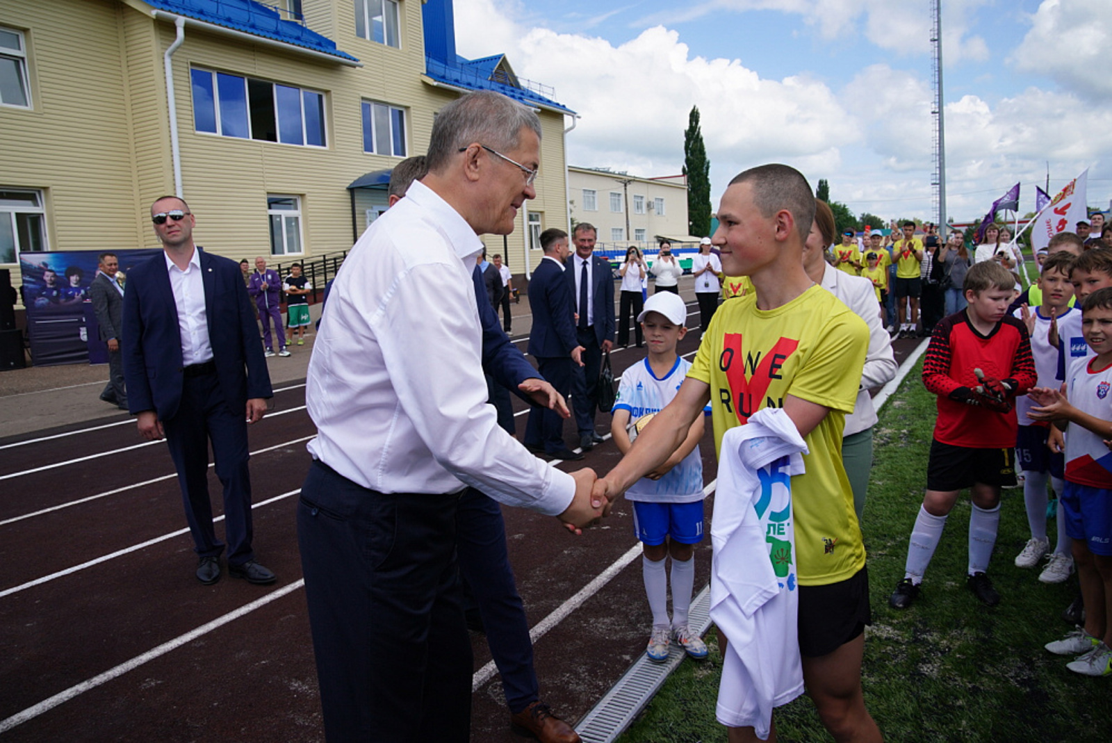 В Башкирии стадион «Спартак» в Мелеузе обрёл новую жизнь после реконструкции