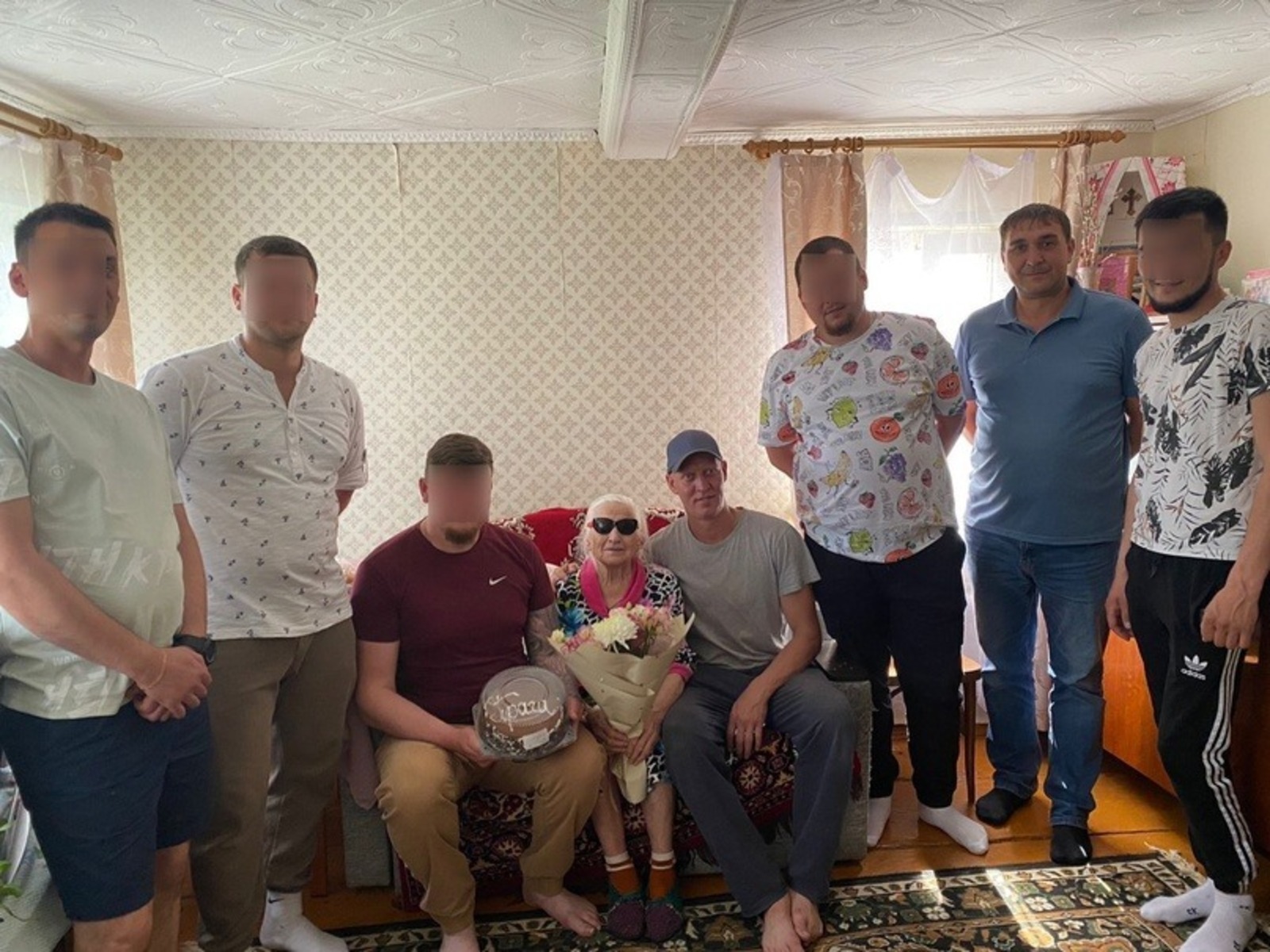 Бойцы из Башкирии навестили пенсионерку, которая отправила им свой автомобиль УАЗ