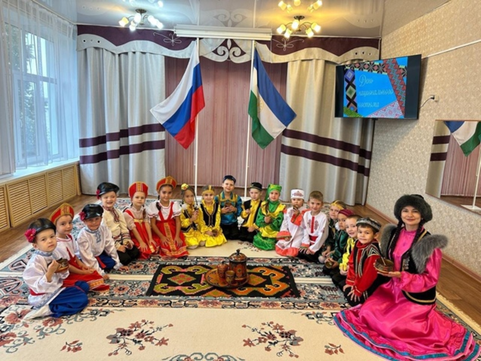 Глава Башкирии поздравил жителей республики с Днём национального костюма