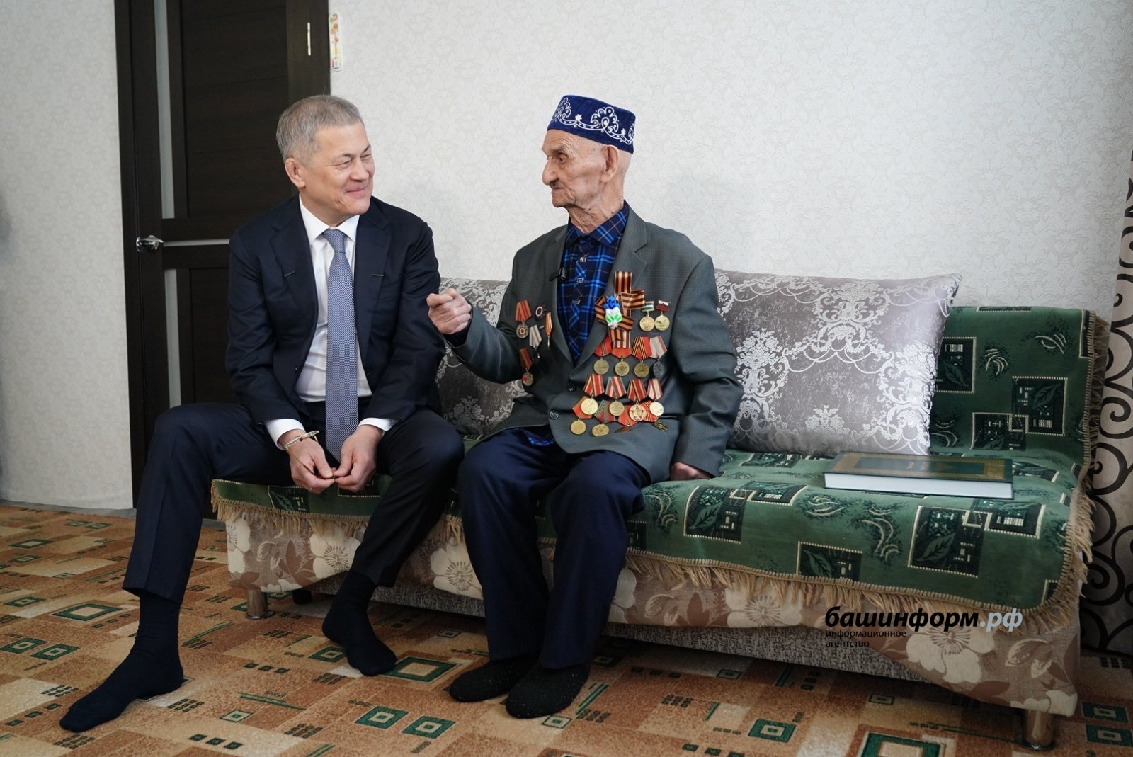 Радий Хабиров навестил в селе Башкирии ветерана Великой Отечественной