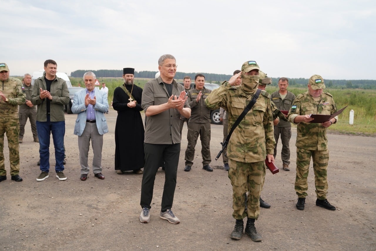 Радий Хабиров пообщался с добровольцами батальона имени А. Доставалова