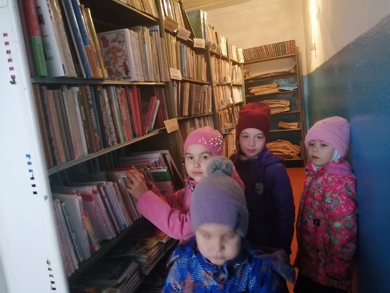 Первоклассники совершили экскурсию в сельскую библиотеку