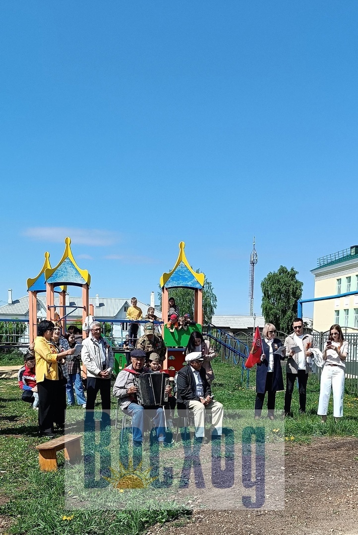 В Ишимбае жители микрорайона пели песни о войне и победе