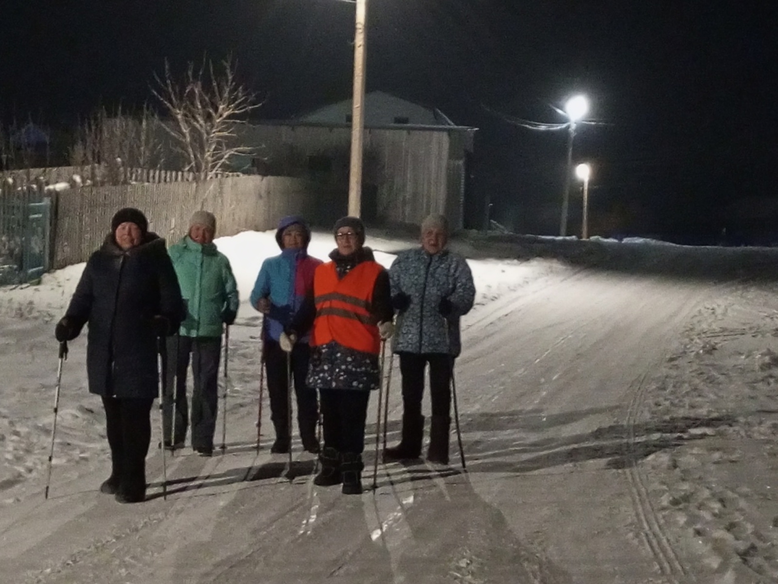 Жительницы села Кинзекеево дружат со скандинавской ходьбой